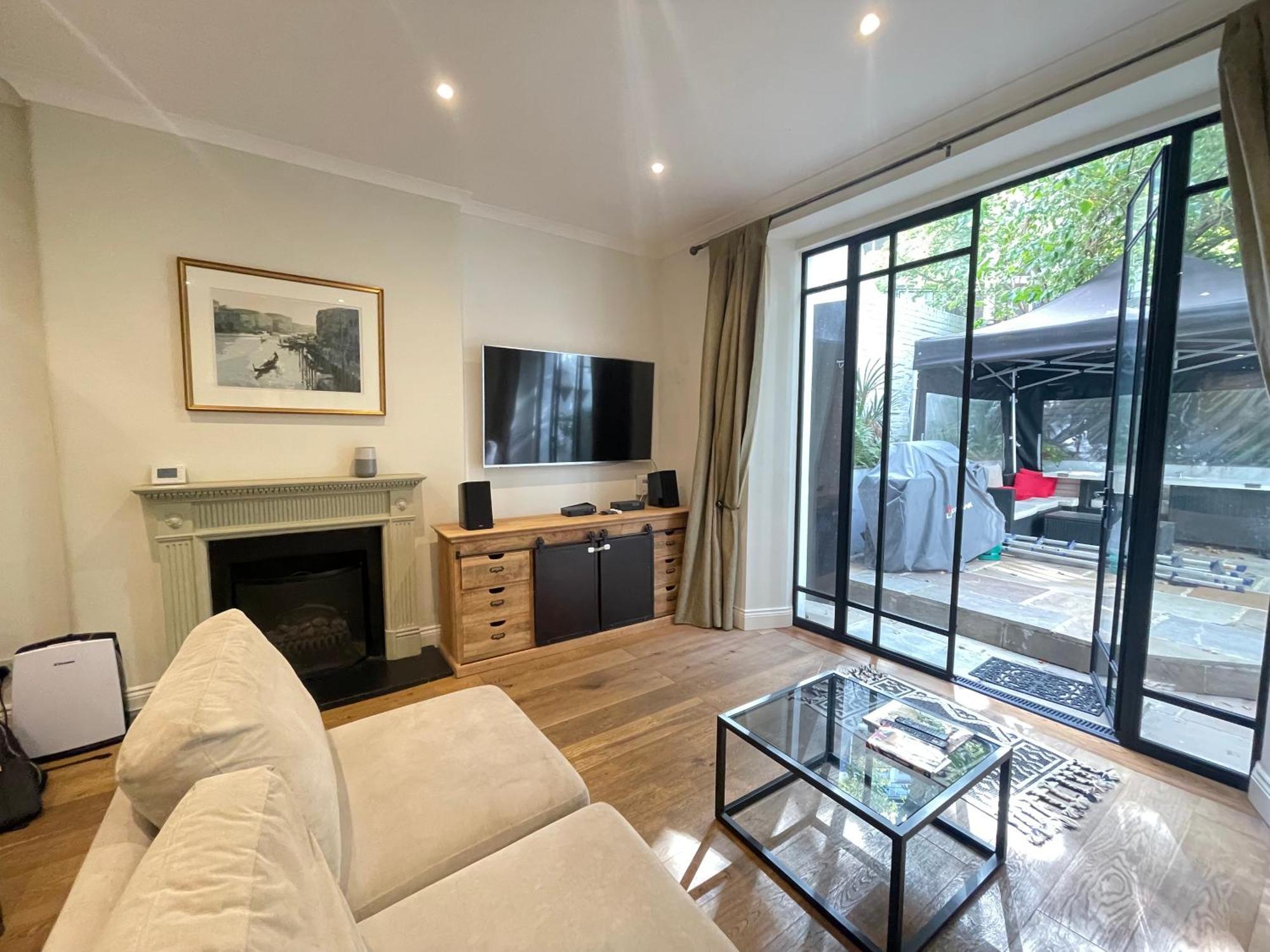 Gorgeous 2bd Flat With Patio - South Kensington! Apartamento