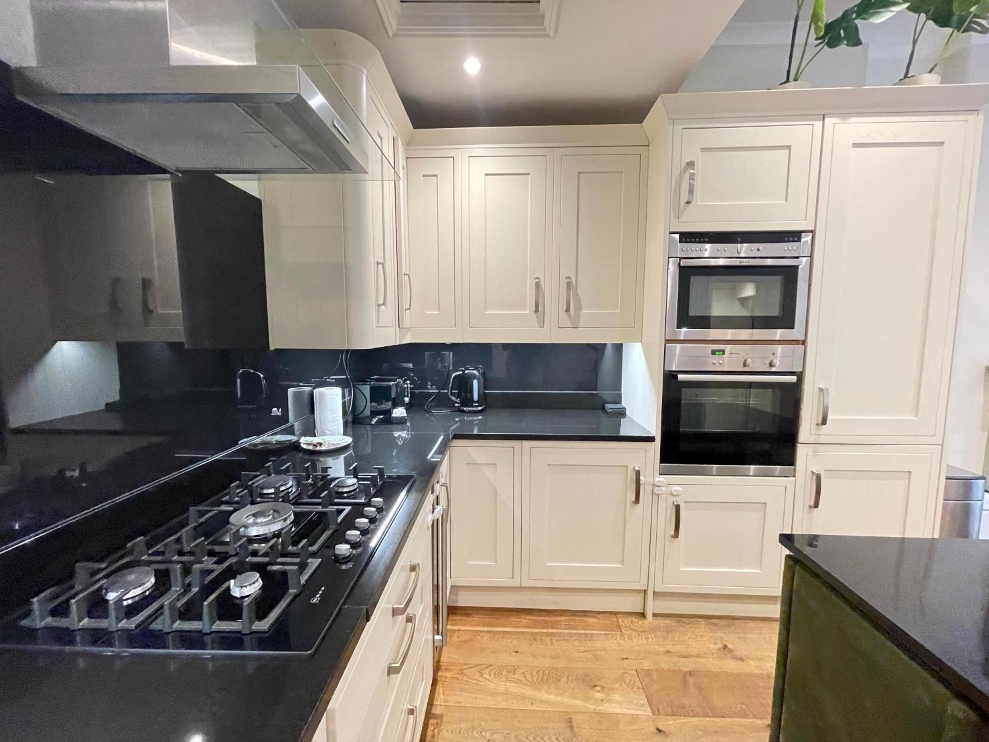 Gorgeous 2bd Flat With Patio - South Kensington! Apartamento Londres